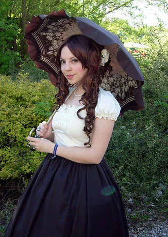 Cosplay-Cover: Braunes Reifrock-Ding