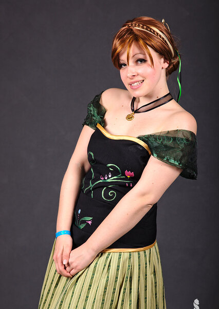 Cosplay-Cover: Anna [Coronation Dress]