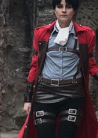 Cosplay-Cover: Levi Ackerman (Red coat)
