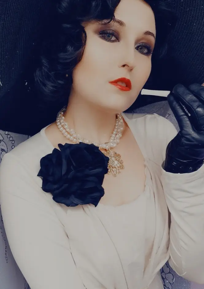 Cosplay-Cover: Alcina Dimitrescu