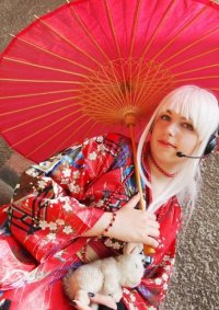 Cosplay-Cover: Haku Yowane (roter Kimono)