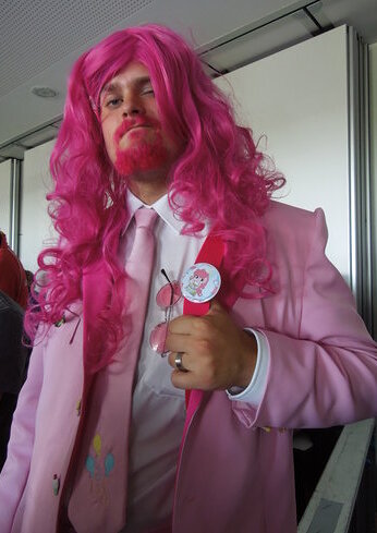 Cosplay-Cover: Pinkie Pie Suit Up