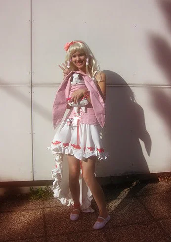 Cosplay-Cover: Chi/Elda Rose Dress