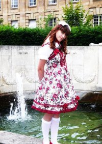 Cosplay-Cover: Red Flower Lolita
