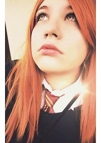 Cosplay-Cover: Ginny Weasley, Hogwarts Uniform.