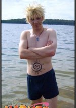 Cosplay-Cover: Uzumaki Naruto Badehosen style