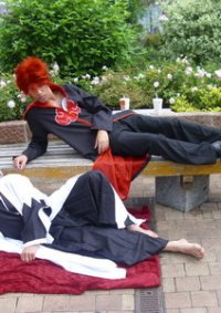 Cosplay-Cover: Kenpachi mit Hitsugaya Perücke