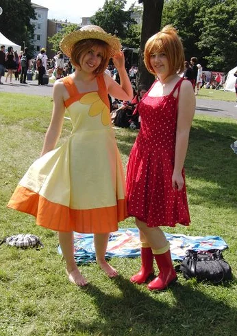 Cosplay-Cover: Sakura (Sonnenblumenkleid)