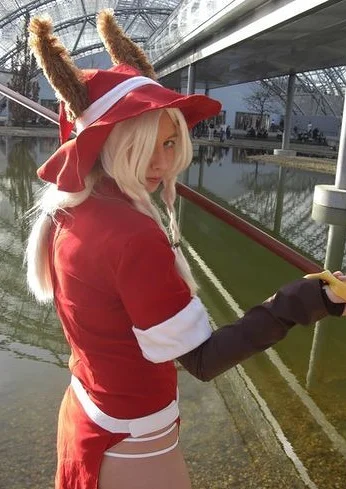 Cosplay-Cover: Viera Redmage