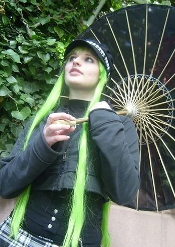 Cosplay-Cover: c.c.-zivil-in schwarz/weiß