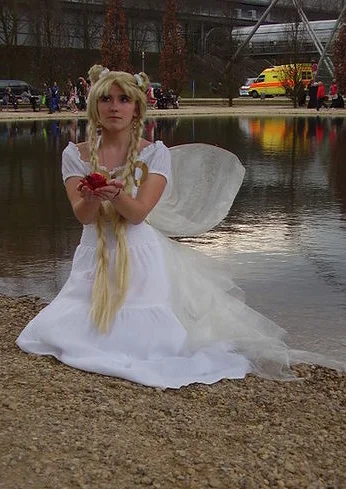 Cosplay-Cover: Neo Queen Serenity