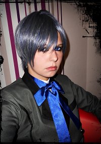 Cosplay-Cover: Ciel Phantomhive (grünes Outfit)