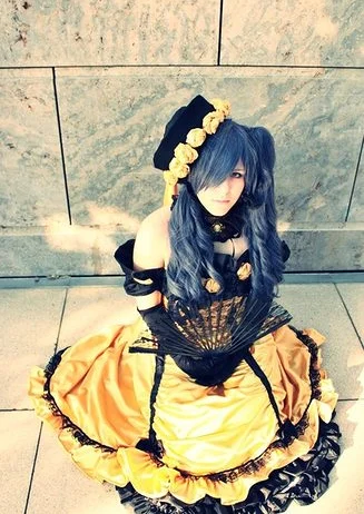 Cosplay-Cover: Ciel Phantomhive Golden Ballgrown
