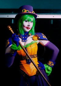 Cosplay-Cover: Duela Dent (Ame-Comi)