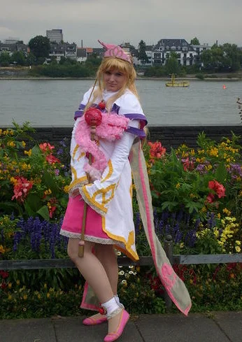 Cosplay-Cover: Holy Mage weiblich (Merzy)