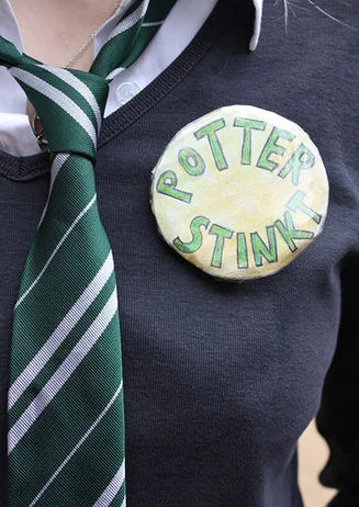Cosplay-Cover: Slytherin-Schülerin