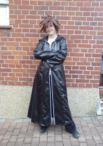 Cosplay-Cover: Sora im Orgamantel
