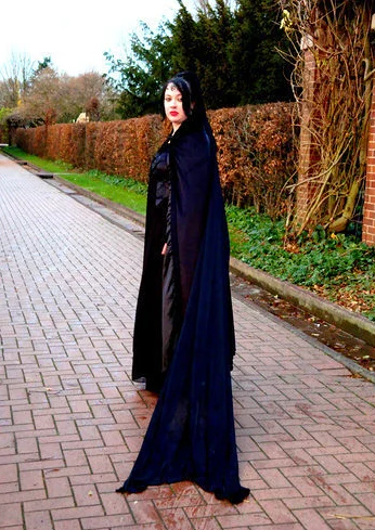 Cosplay-Cover: Abnoba, Fürstin der Finsternis ( Braut Outfit )