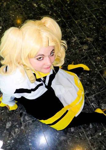 Cosplay-Cover: Rin Kagamine (Project Diva 2nd)