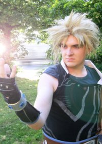 Cosplay-Cover: Cloud Strife [Amano Konzept]