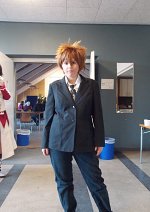 Cosplay-Cover: Tsunayoshi Sawada (Suit)