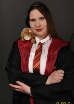 Cosplay-Cover: Ginny Weasley: Schuluniform Hogwarts