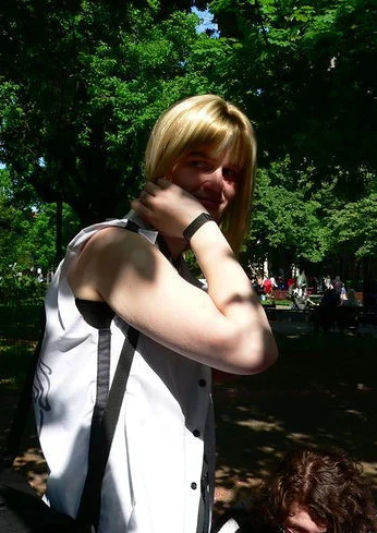 Cosplay-Cover: Pseudo Riku mit blonden Haaren