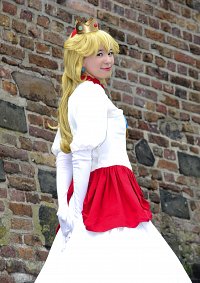 Cosplay-Cover: Prinzessin Peach [Fire Flower]