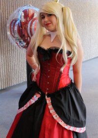 Cosplay-Cover: Harley Quinn (ballkleid)