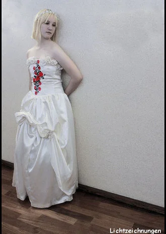 Cosplay-Cover: Fleur (Hochtzeitskleid)