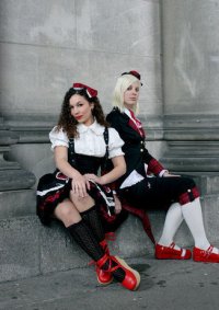 Cosplay-Cover: red Hearts and red Plaid