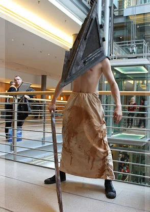 Cosplay-Cover: Pyramid Head Version 1
