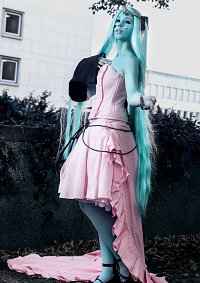 Cosplay-Cover: Miku Hatsune Dark Woods Circus