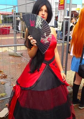 Cosplay-Cover: Itachi Uchiha {Sexy No Jutsu Ballkleid}