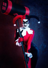 Cosplay-Cover: Harley Quinn [Classic Suit II]