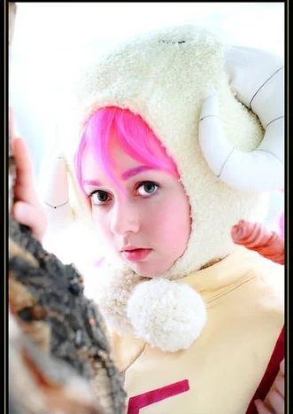 Cosplay-Cover: Weiße Magierin Pikeru