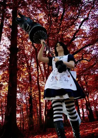 Cosplay-Cover: Alice Liddell [Alice: Madness Returns]