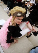 Cosplay-Cover: Doflamingo Donquixote (17 jahre alt/Episode 0)