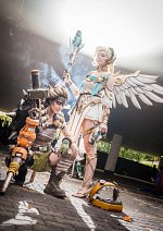 Cosplay-Cover: Winged Victory Mercy