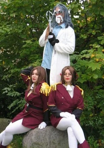 Cosplay-Cover: Lady Une [Gundam Wing]