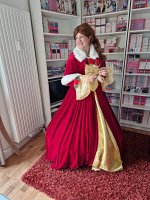 Cosplay-Cover: Belle im Weihnachtszauber