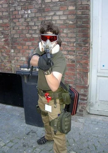 Cosplay-Cover: DeCOM