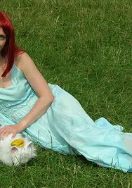 Cosplay-Cover: Toni (Kleid aus dem Vorspann)