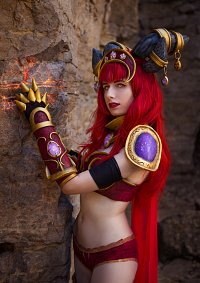 Cosplay-Cover: Alexstrasza - The Lifebinder