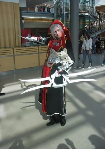 Cosplay-Cover: Schwester Paula (Inquisition)