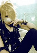 Cosplay-Cover: Reita (Bathroom)