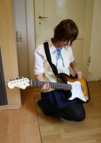 Cosplay-Cover: Yui [Schuluniform]