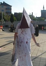 Cosplay-Cover: Pyramid Head (spiel version)