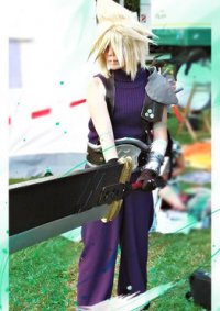 Cosplay-Cover: Cloud Strife SOLDIER Ingame Version