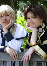 Cosplay-Cover: Teito Klein [Priesteroutfit]
